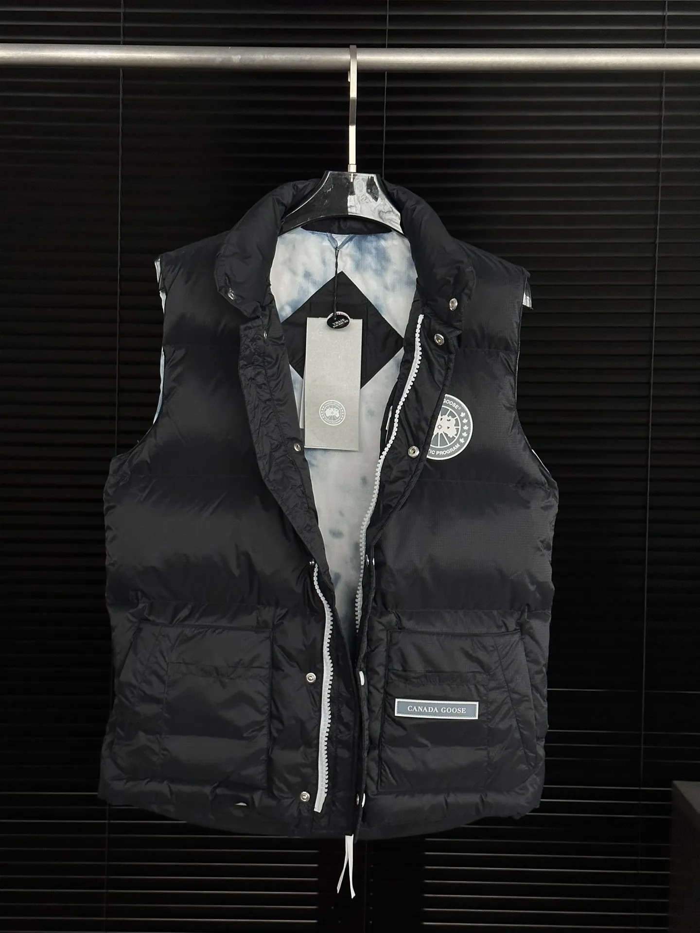 P400 【𝗖𝗮𝗻𝗮𝗱𝗮𝗴𝗼𝗼𝘀𝗲】/Canada Goose/White Label Glacier Down Vest/Black